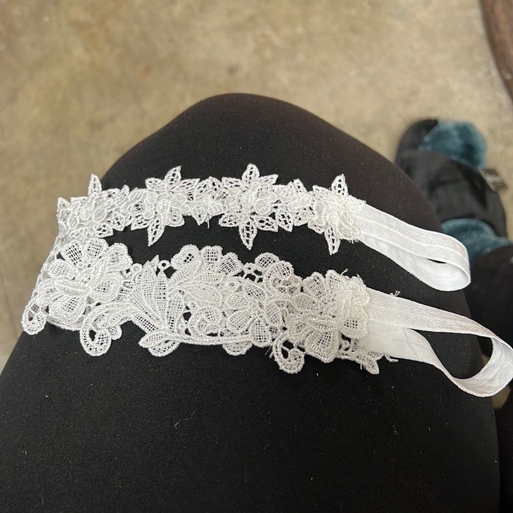1 pair lace wedding garter.